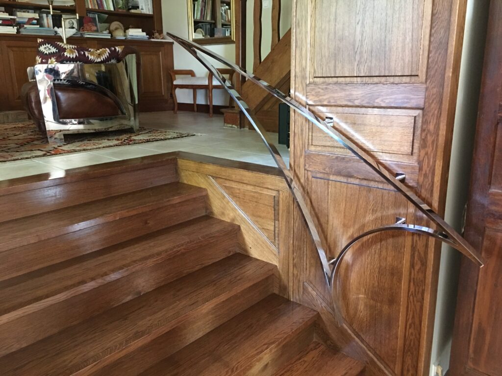 Main-courante escalier inox finition poli mirroir text alt