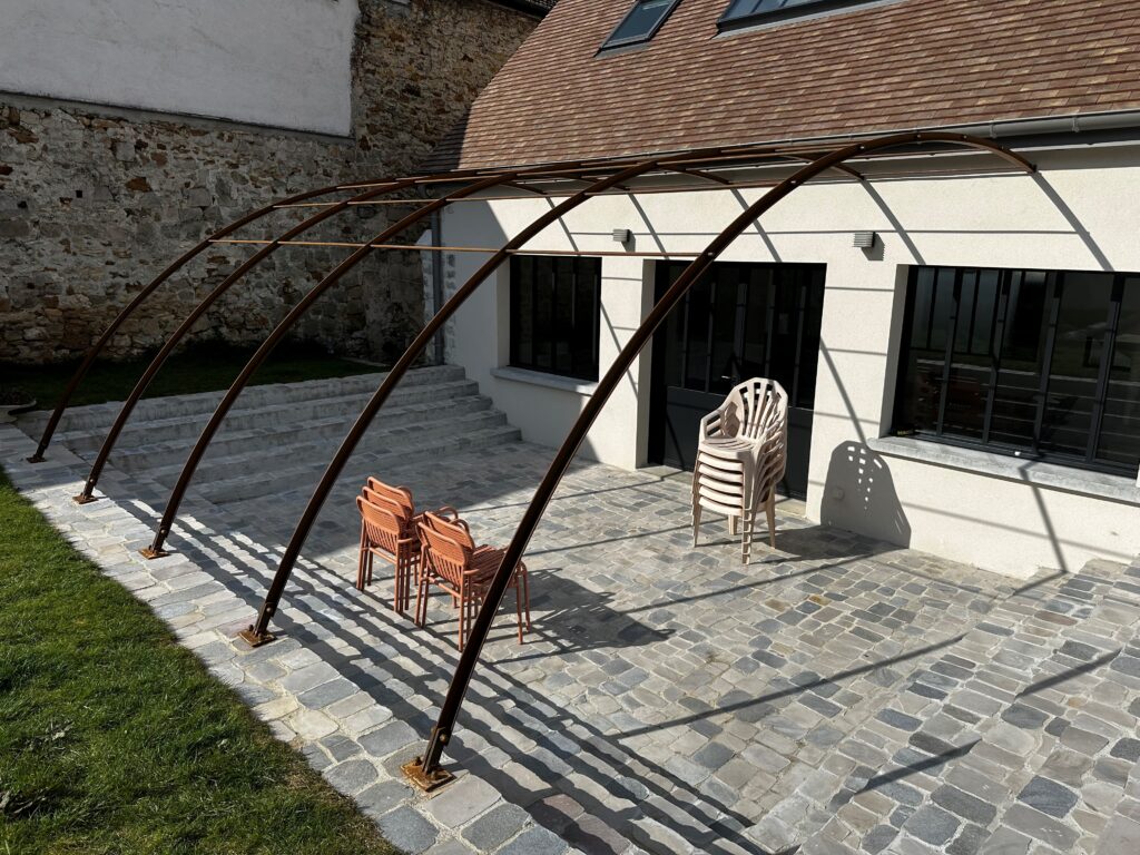 Pergola voutée finition rouille 2